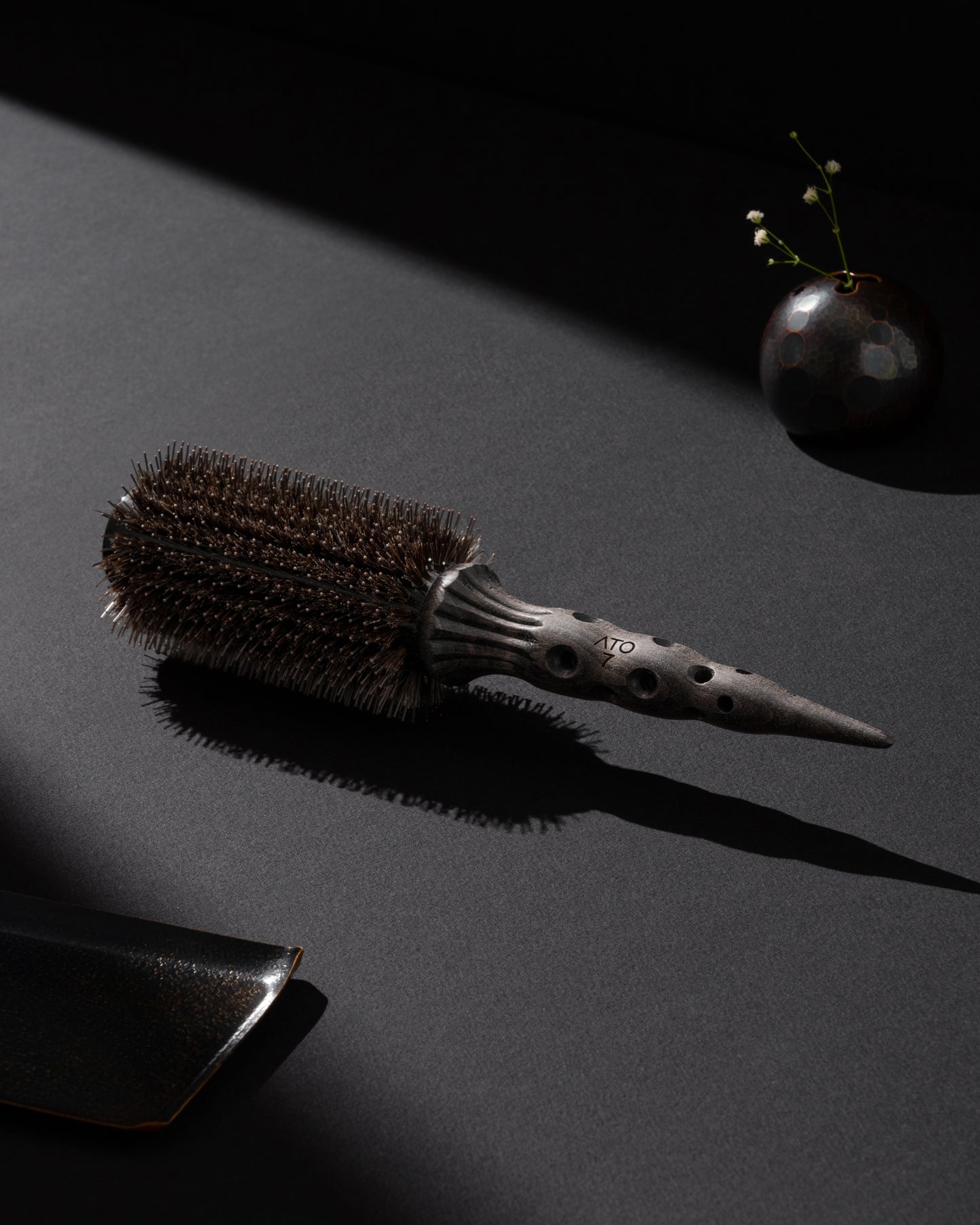 No. 7 - Brush Diameter: 6.3cm, length: 26cm, weight: 109 grams